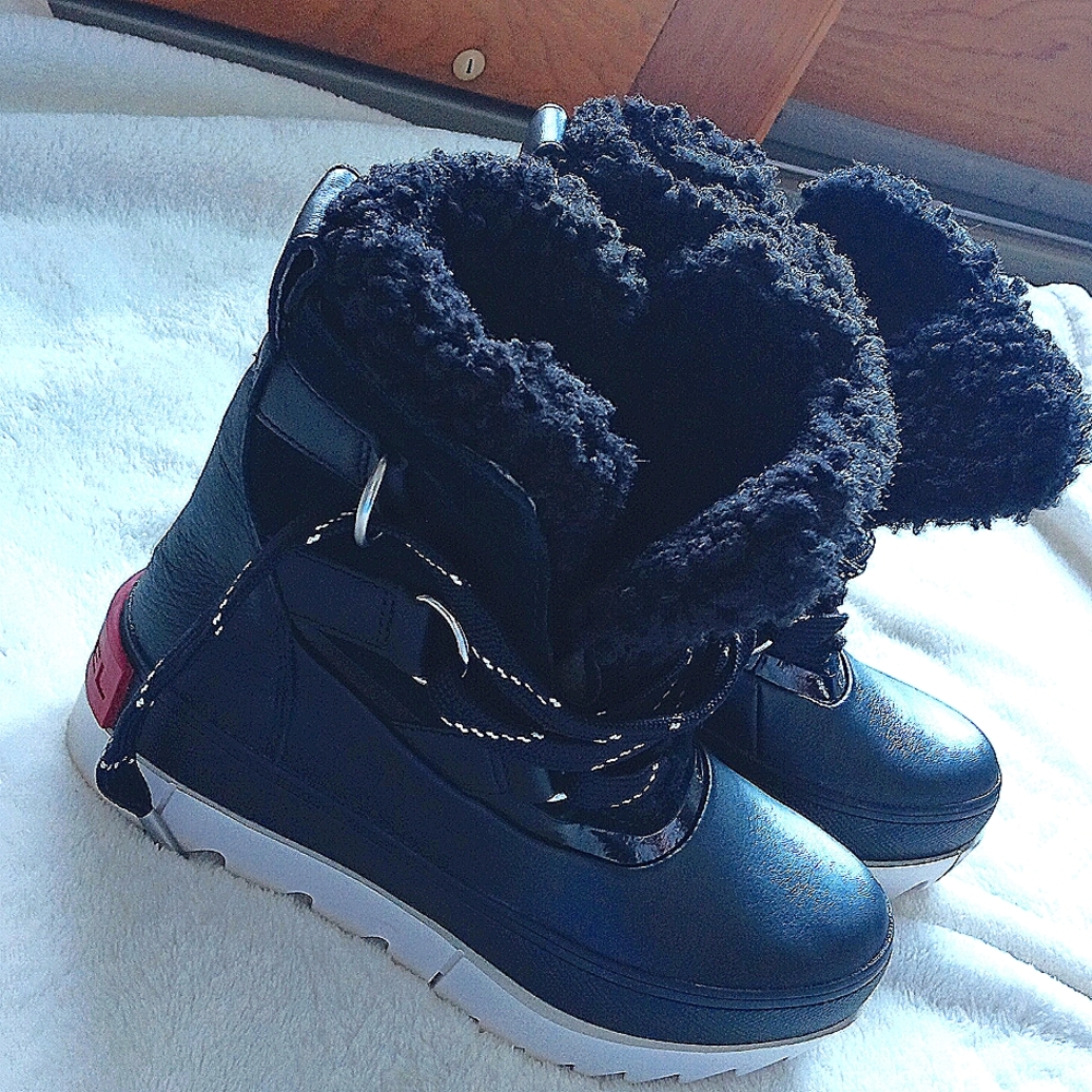 New Sorel boots 5 1/2 black